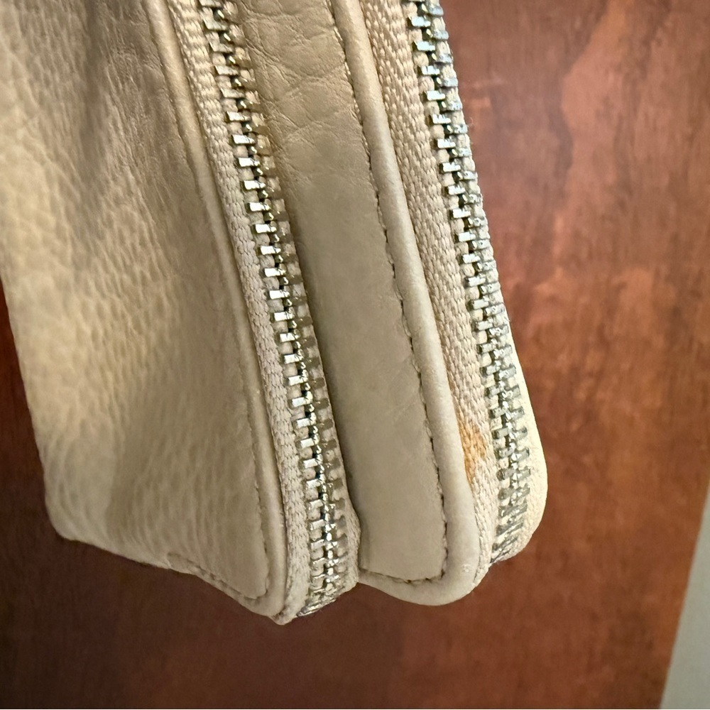 Coach Cream Leather Wristlet – Classic & Elegant - Picture 6 of 6